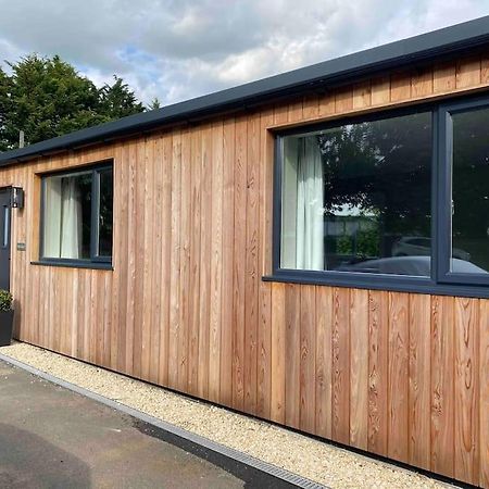 Larks Leaze Lodge, Steeple Ashton, Wiltshire Троубридж Екстериор снимка