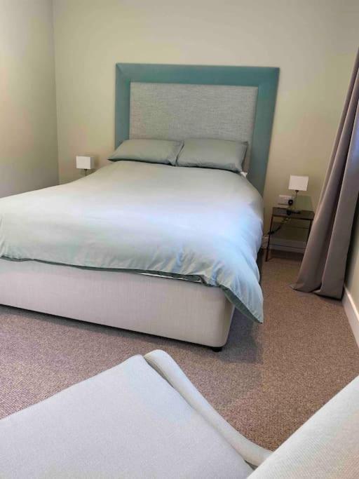 Larks Leaze Lodge, Steeple Ashton, Wiltshire Троубридж Екстериор снимка