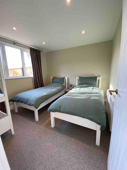 Larks Leaze Lodge, Steeple Ashton, Wiltshire Троубридж Екстериор снимка