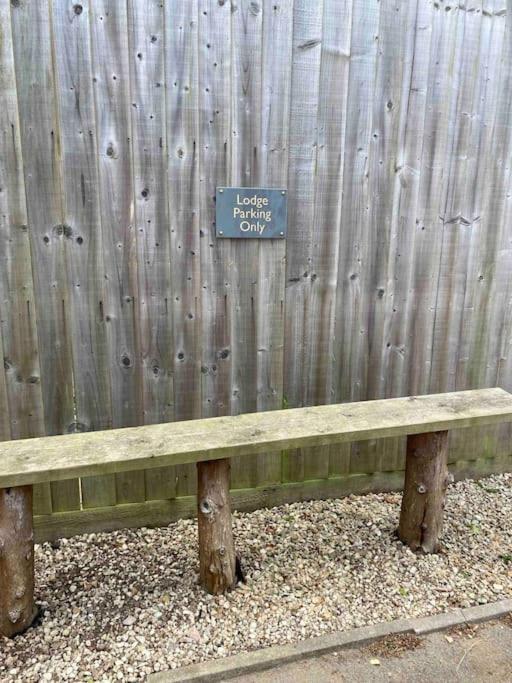 Larks Leaze Lodge, Steeple Ashton, Wiltshire Троубридж Екстериор снимка