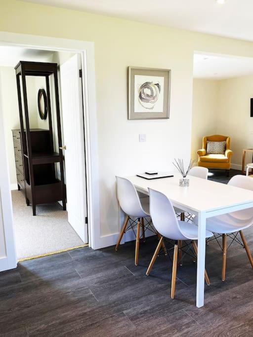 Larks Leaze Lodge, Steeple Ashton, Wiltshire Троубридж Екстериор снимка