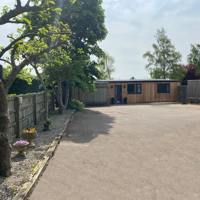 Larks Leaze Lodge, Steeple Ashton, Wiltshire Троубридж Екстериор снимка