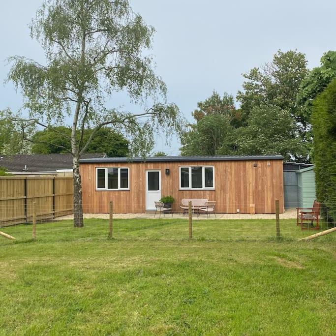Larks Leaze Lodge, Steeple Ashton, Wiltshire Троубридж Екстериор снимка